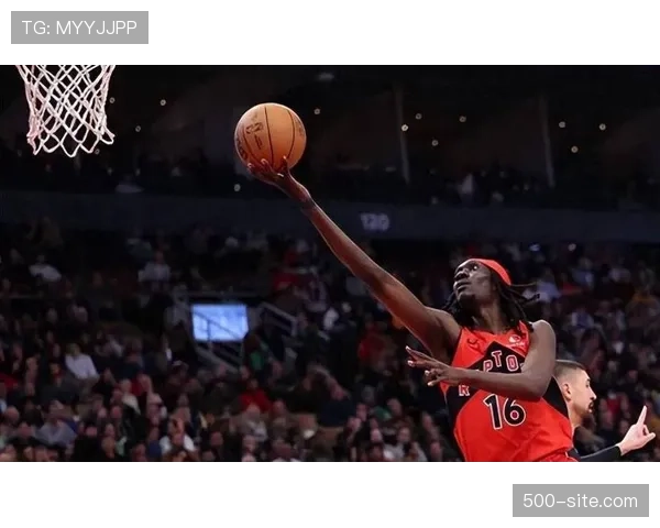 NBA杯赛激战正酣，公牛半场72-53大比分压制尼克斯，吉迪表现抢眼