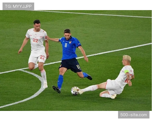 美国队高位逼抢结合短传渗透，MLS快节奏打法成效显著