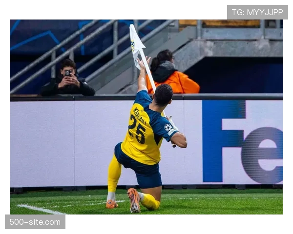 拜仁慕尼黑二比零击败圣吉罗斯 高位逼抢战术延续欧冠演变白皮书趋势